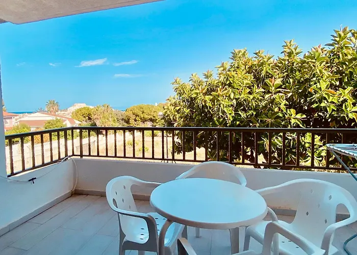 Turyva Tarongers 2 - Relaxing 2 Bedroom Holiday Apartment For Families & Couples